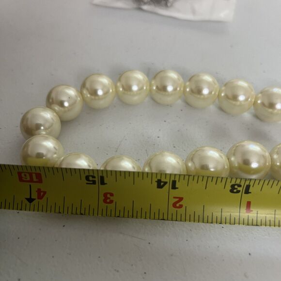 Costume Faux pearl necklace choker graduated pearls 16 Inch - Picture 4 of 5
